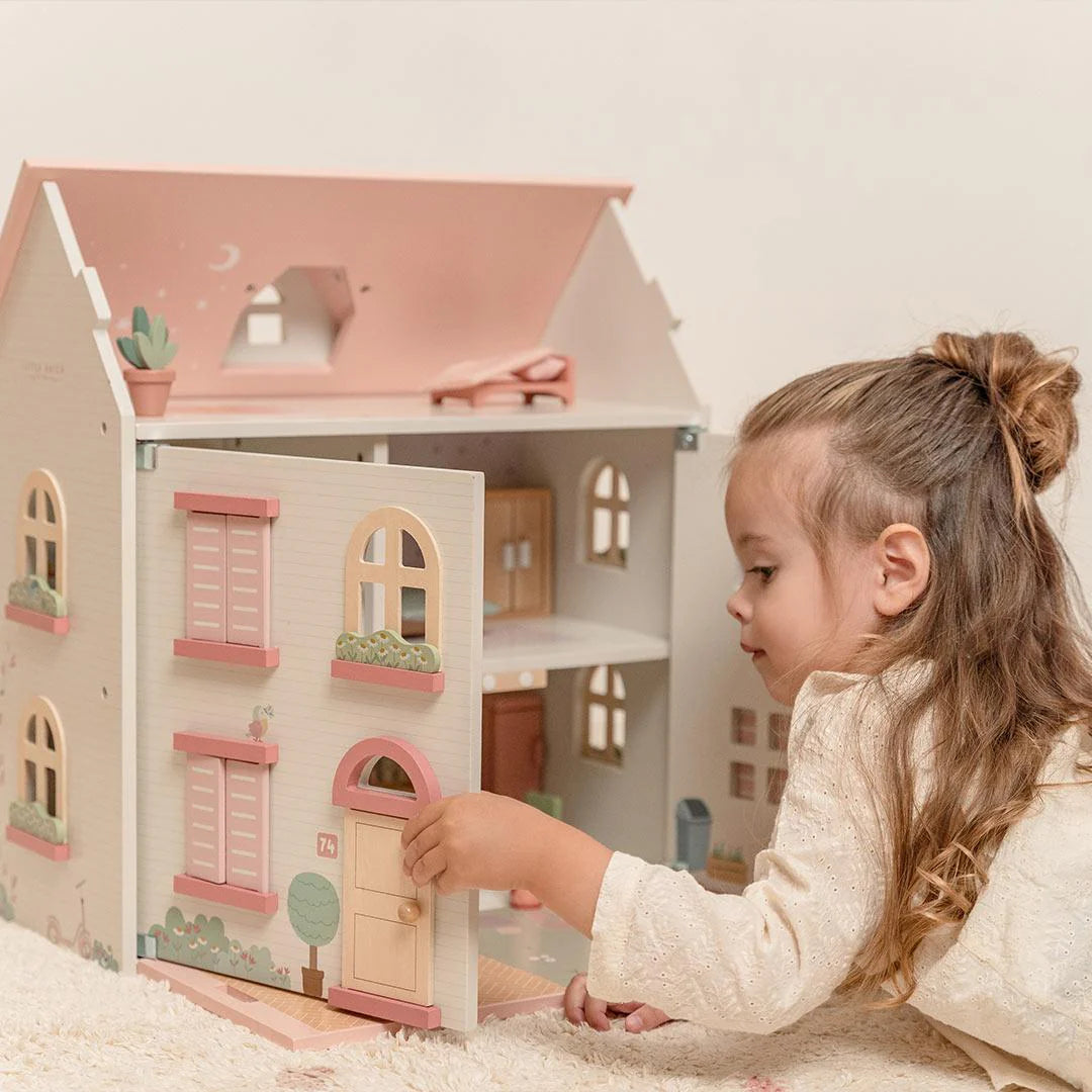 Little Dutch Doll's House