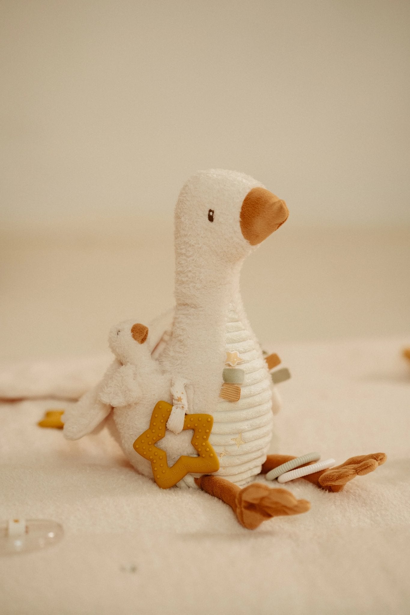Little Dutch Activity Cuddle Goose - Newborn Naturals