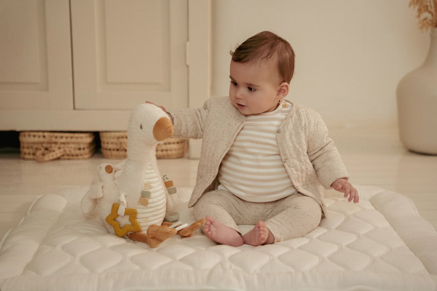 Little Dutch Activity Cuddle Goose - Newborn Naturals
