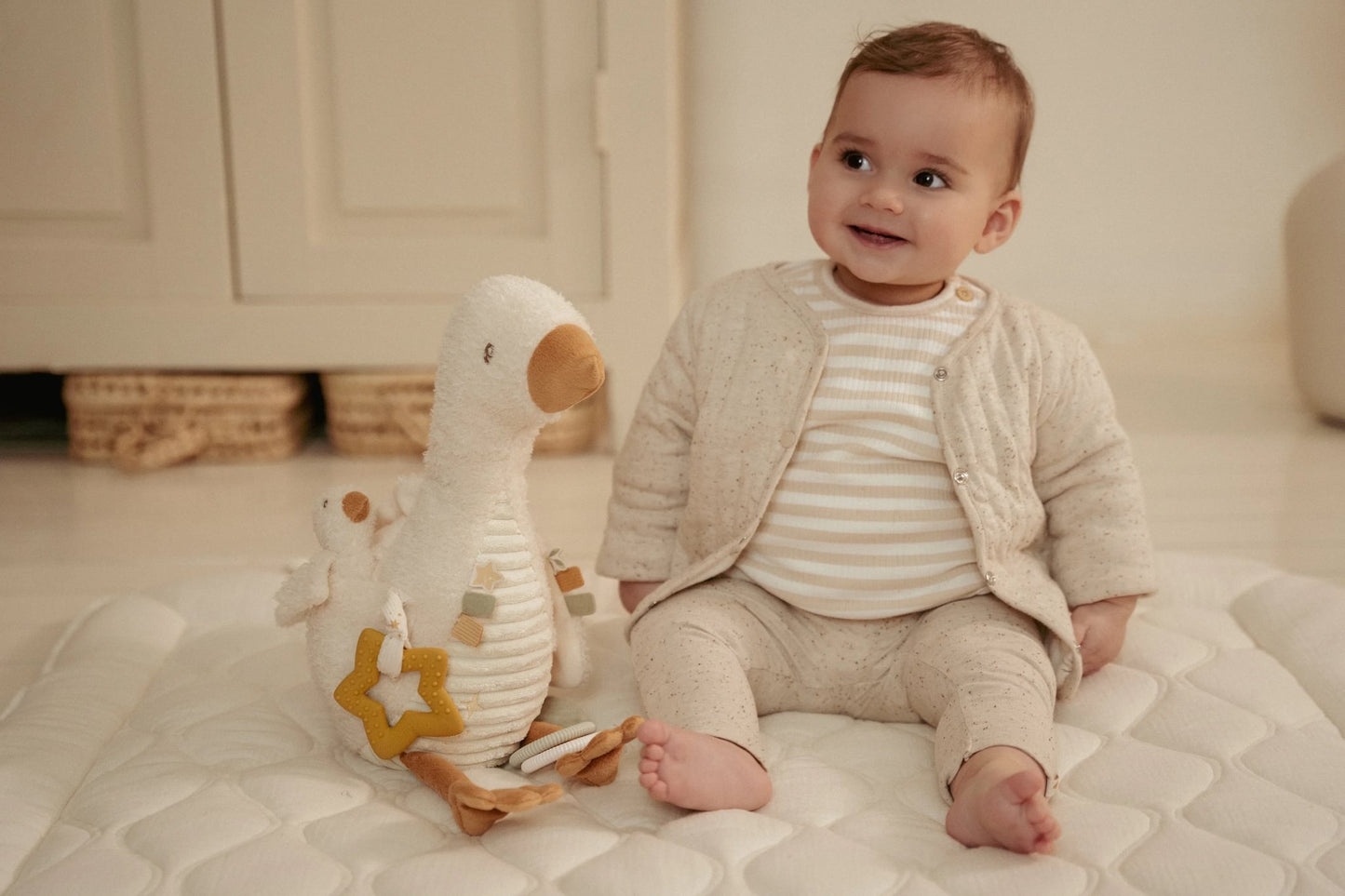 Little Dutch Activity Cuddle Goose - Newborn Naturals