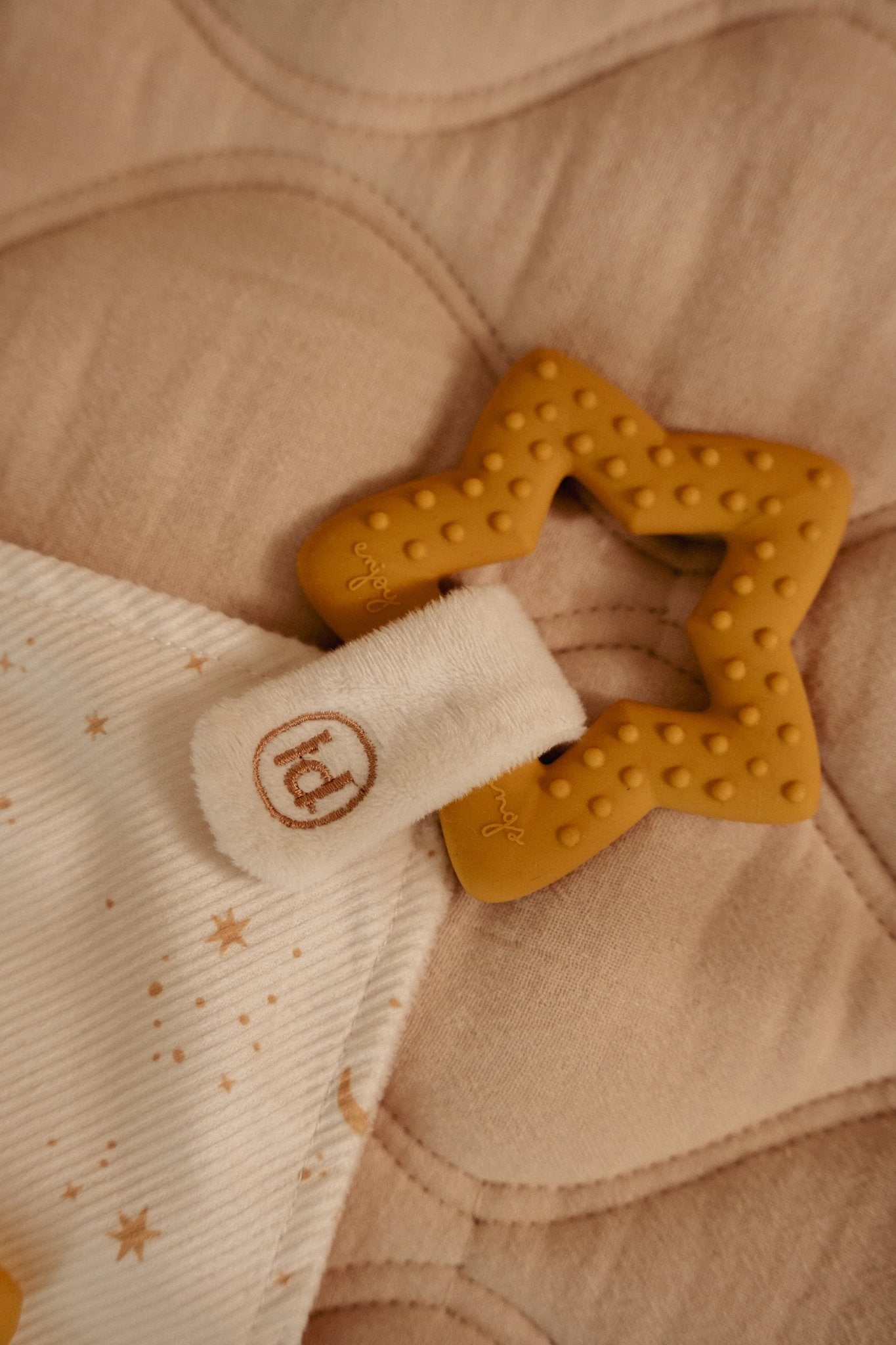 Little Dutch Cuddle Cloth with Teething Ring - Newborn Naturals