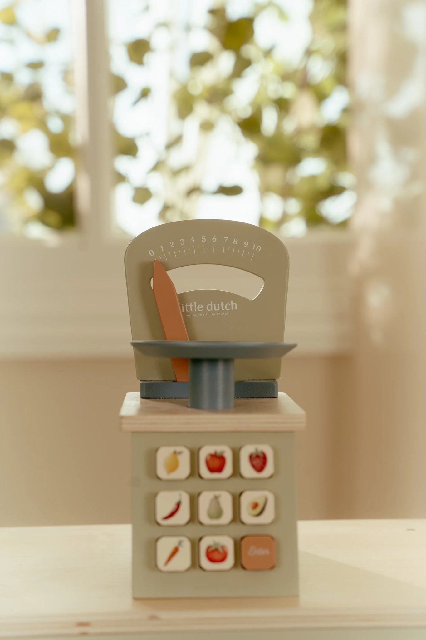 Little Dutch Weighing Scales