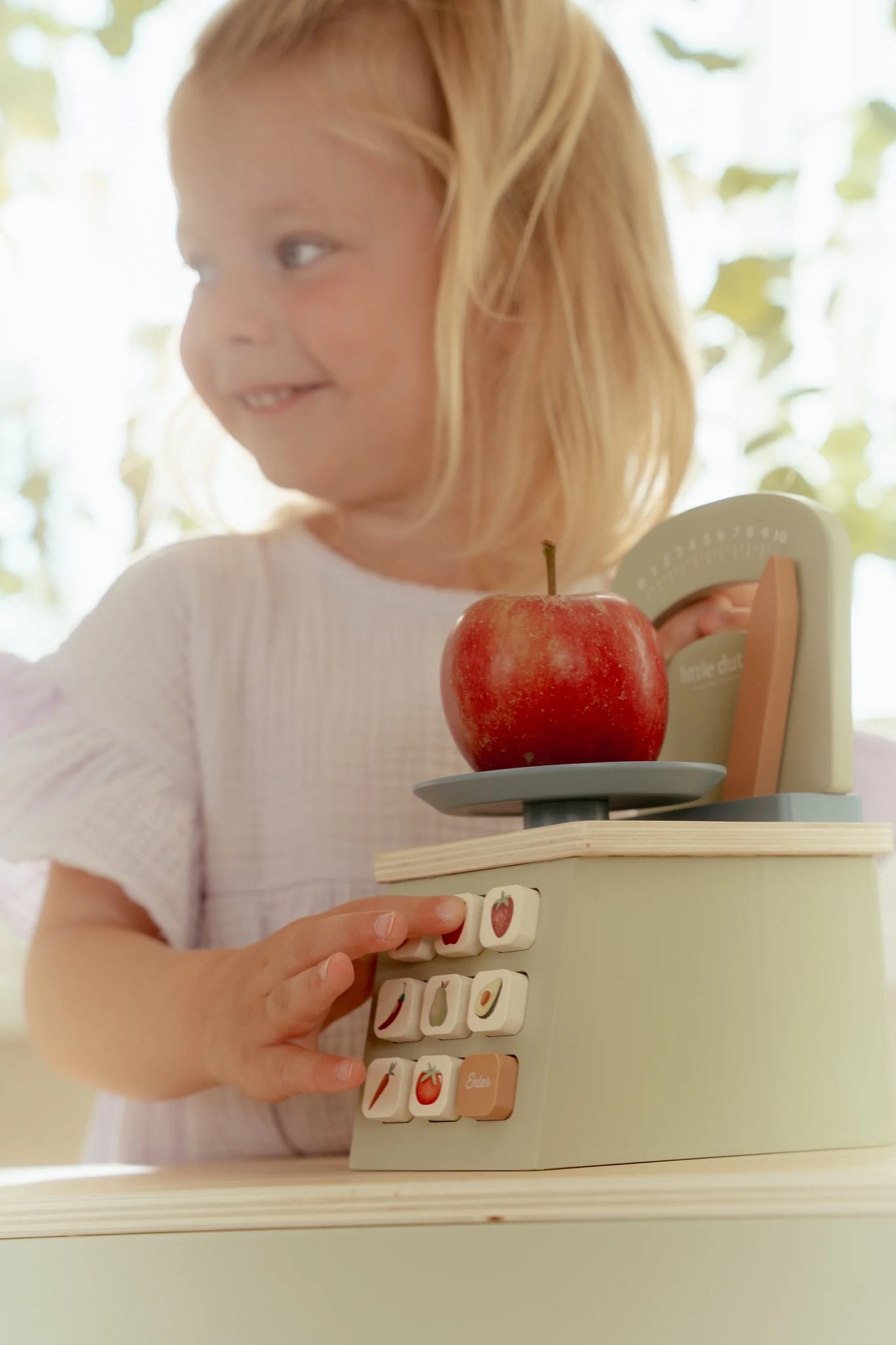 Little Dutch Weighing Scales