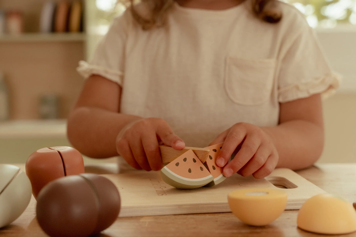 Little Dutch Slicing Fruit