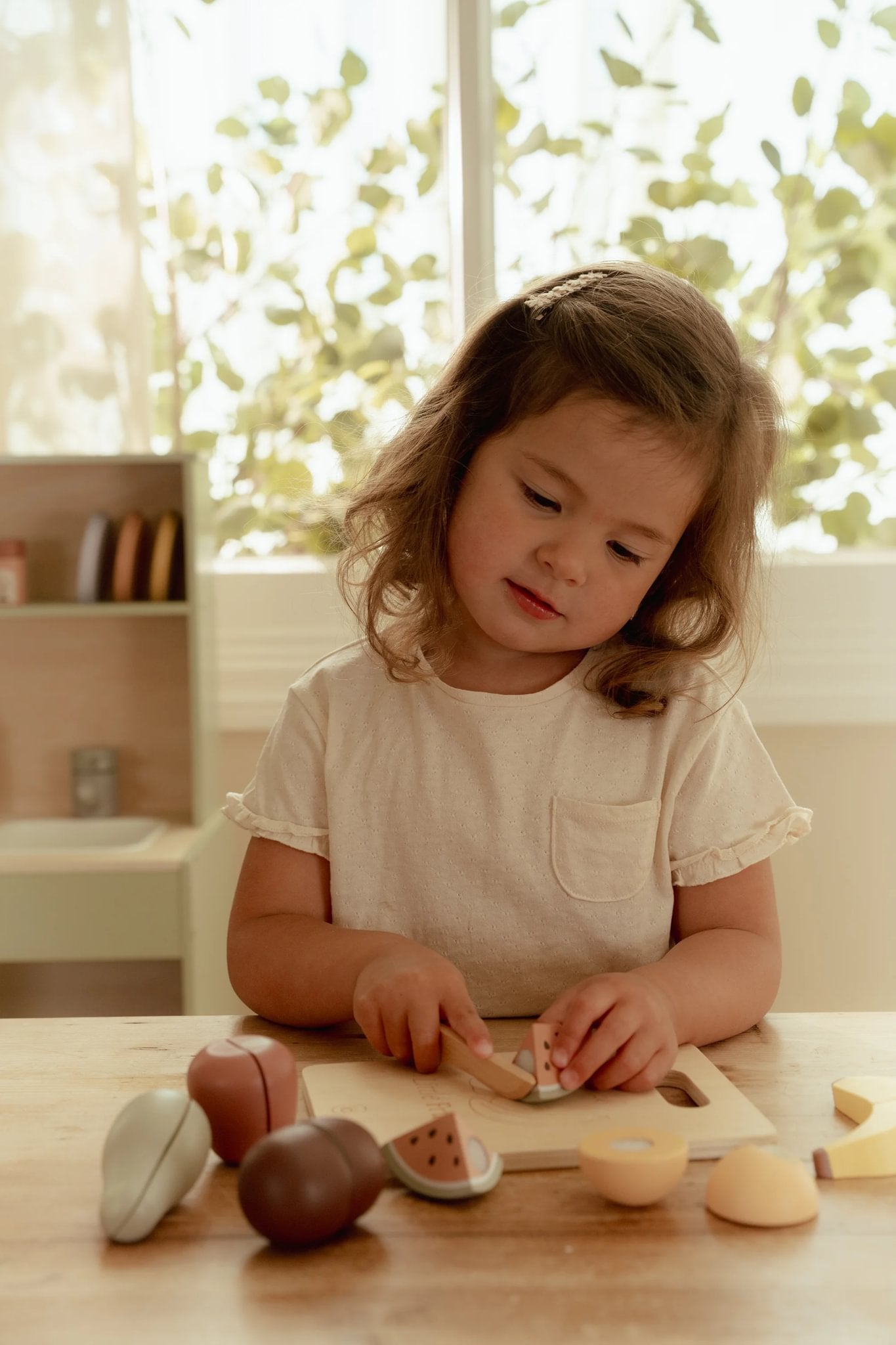 Little Dutch Slicing Fruit