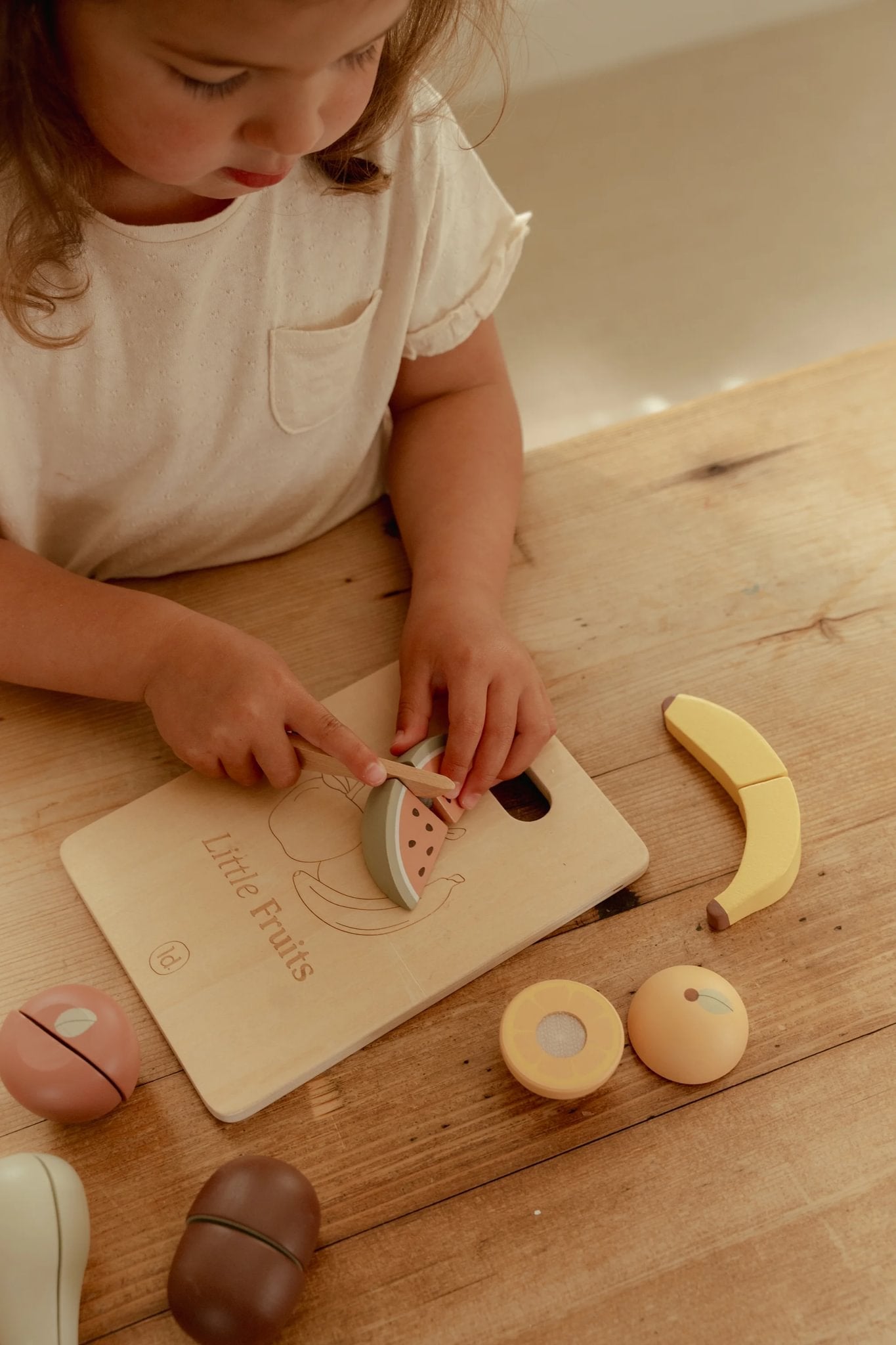 Little Dutch Slicing Fruit
